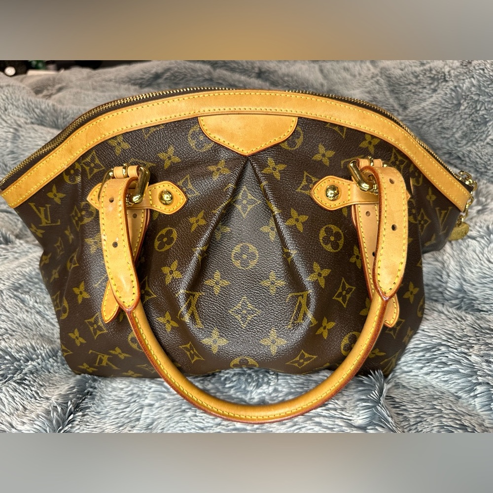 VERY GOOD CONDITION, GORGEOUS LOUIS VUITTON
Tivoli GM. Authentic